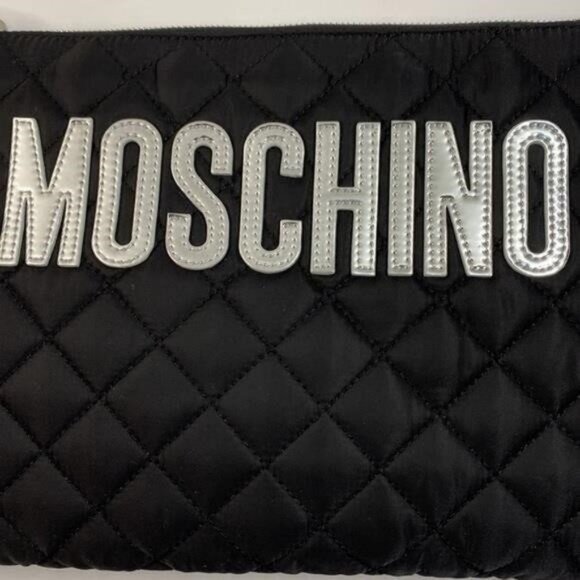New 💯 Authentic Moschino quilted logo clutch bag - Picture 3 of 13